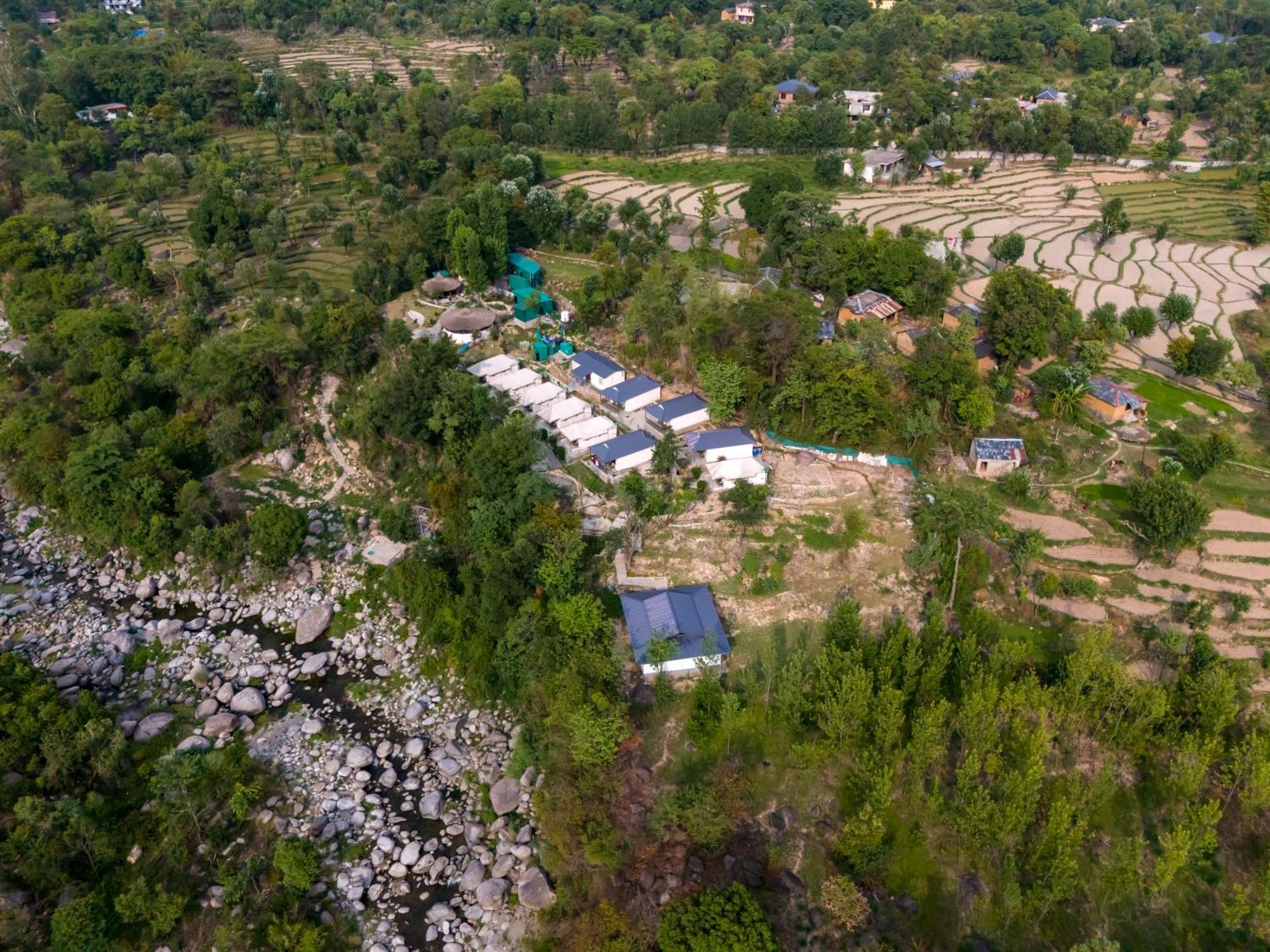 Dev Bhoomi Farms & Cottages Дармсала Экстерьер фото